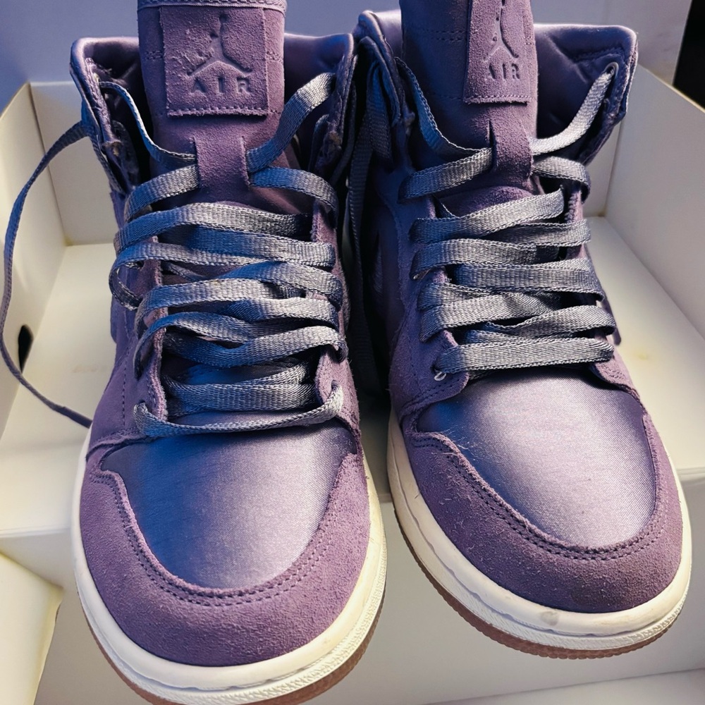 Air Jordan 1 Retro High 'Season of Her: Purple Earth' - Picture 3 of 12